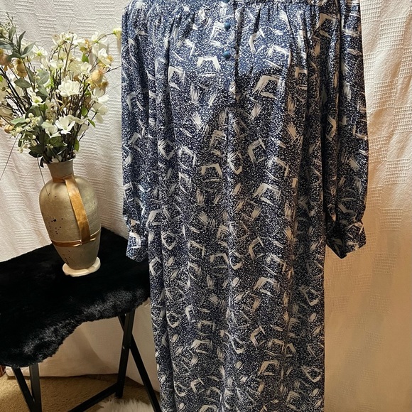 Robert too! Dress - Picture 1 of 4